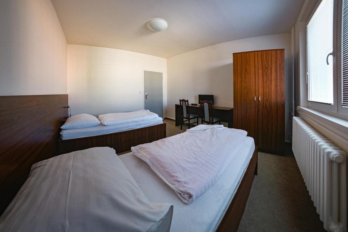 Univerzita Palackeho V Olomouci Hostel Buitenkant foto