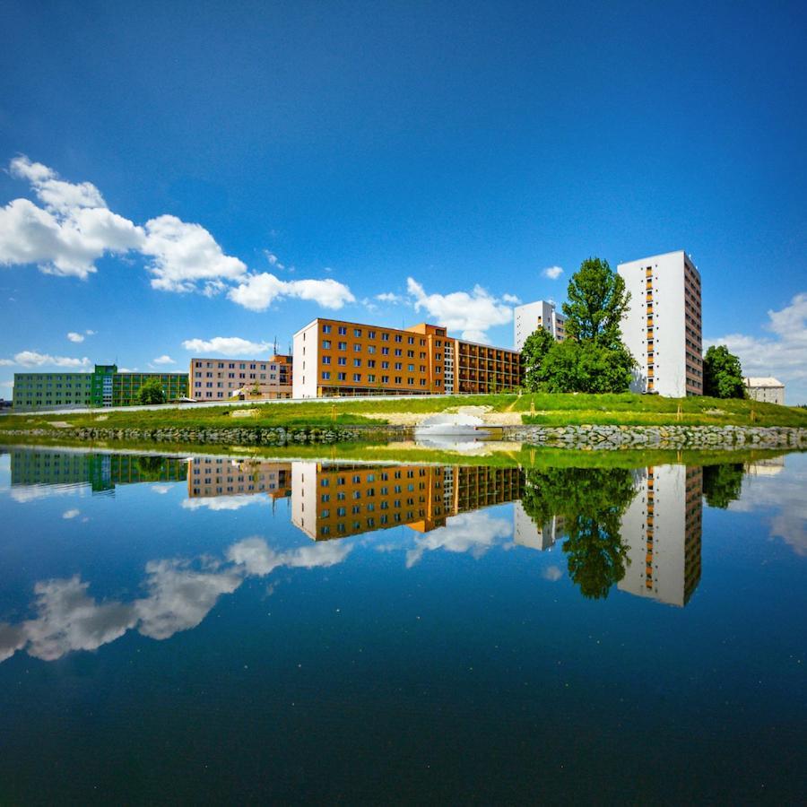 Univerzita Palackeho V Olomouci Hostel Buitenkant foto